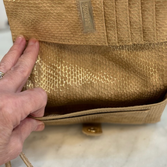 💛 NWOT STEPHANIE JOHNSON GOLD SNAKESKIN PHONE WRISTLET! - Picture 5 of 7